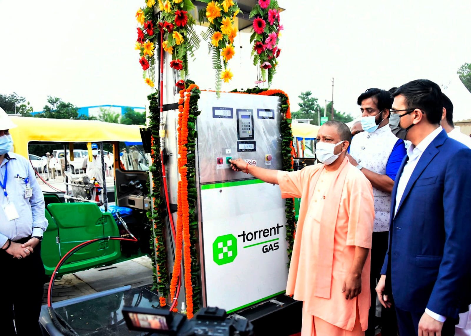 मुख्यमंत्री ने 08 सी0एन0जी0 स्टेशन तथा 13 पी0एस0ए0 ऑक्सीजन प्लाण्ट का लोकार्पण किया
