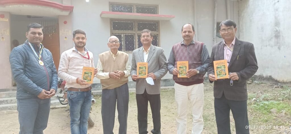 गोरखपुर मैनेजिंग डायरेक्टर ने बीमा अभिकर्ता सीमा पाण्डेय को मेडल से किया सम्मानित
