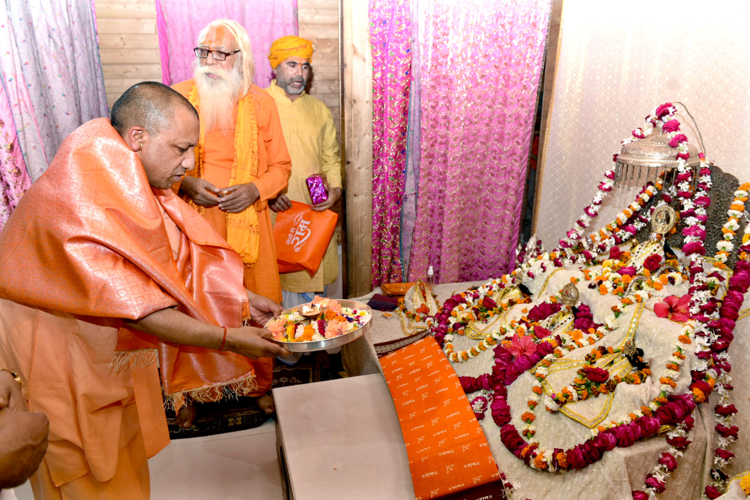 मुख्यमंत्री ने अयोध्या भ्रमण के दौरान श्रीरामलला का दर्शन-पूजन किया