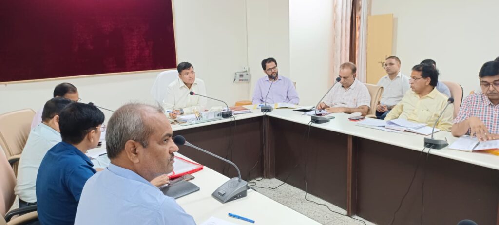 बाढ़ स्टीयरिंग ग्रुप की बैठक जिलाधिकारी की अध्यक्षता में संपन्न