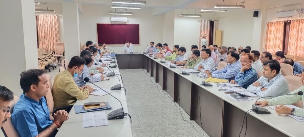 जिलाधिकारी की अध्यक्षता में शासन के सर्वोच्च प्राथमिकता वाले विकास कार्यों की मासिक समीक्षा बैठक संपन्न