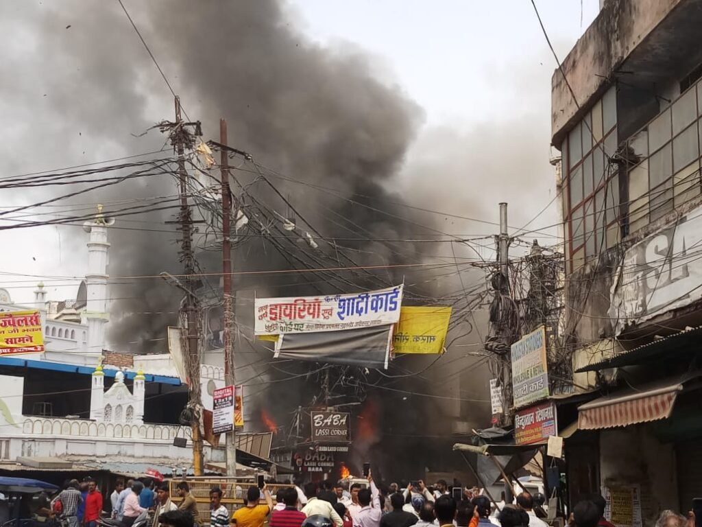 लखनऊ:लापरवाही बरतने वाले अधिकारियों के विरुद्ध कठोर कार्रवाई-मुख्यमंत्री