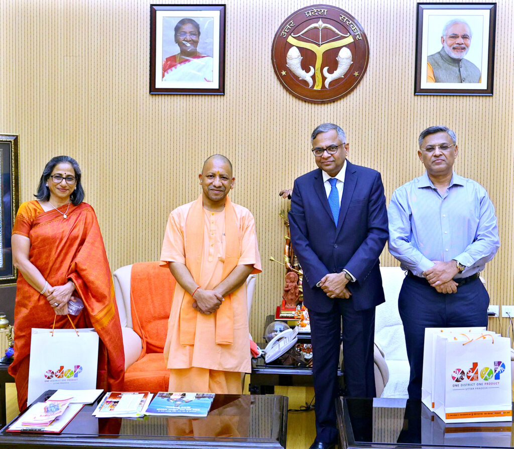 टाटा संस के चेयरमैन श्री एन0 चंद्रशेखरन की सीएम योगी से शिष्टाचार भेंट