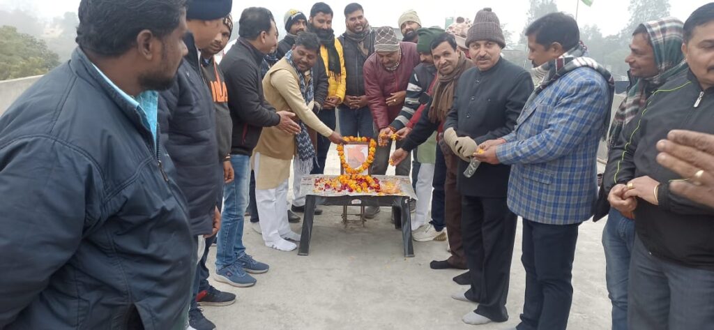 भाजपाइयों ने पूर्व मुख्यमंत्री कल्याण सिंह की जयंती बड़ी धूमधाम से मनाई