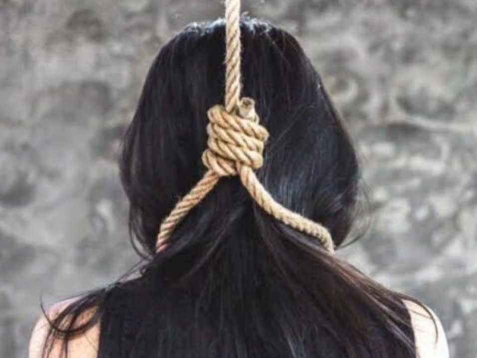अज्ञात कारणों के चलते लगाई फांसी,पुलिस जुटी जांच में