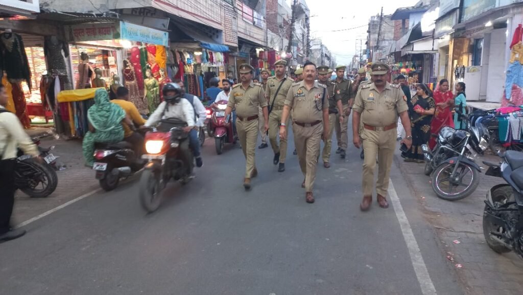 सुरक्षा ब्यवस्था को सुदृढ बनाये रखने हेतु हरदोई पुलिस ने किया निरीक्षण