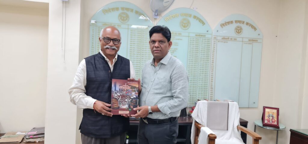 संस्कृत भारतीन्यास के तत्वावधान में उत्तर प्रदेश समाज कल्याण विभाग के निदेशक से भेंट की