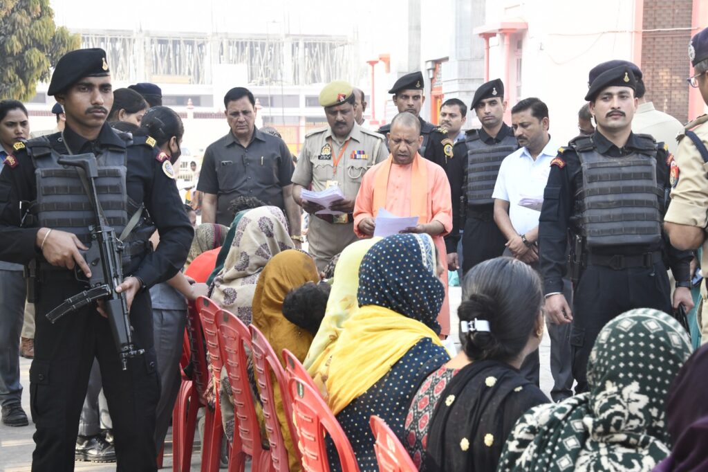 <strong>जनता की समस्याओं पर संवेदनशीलता से दें ध्यान, कराएं संतुष्टिपरक समाधान : सीएम</strong>