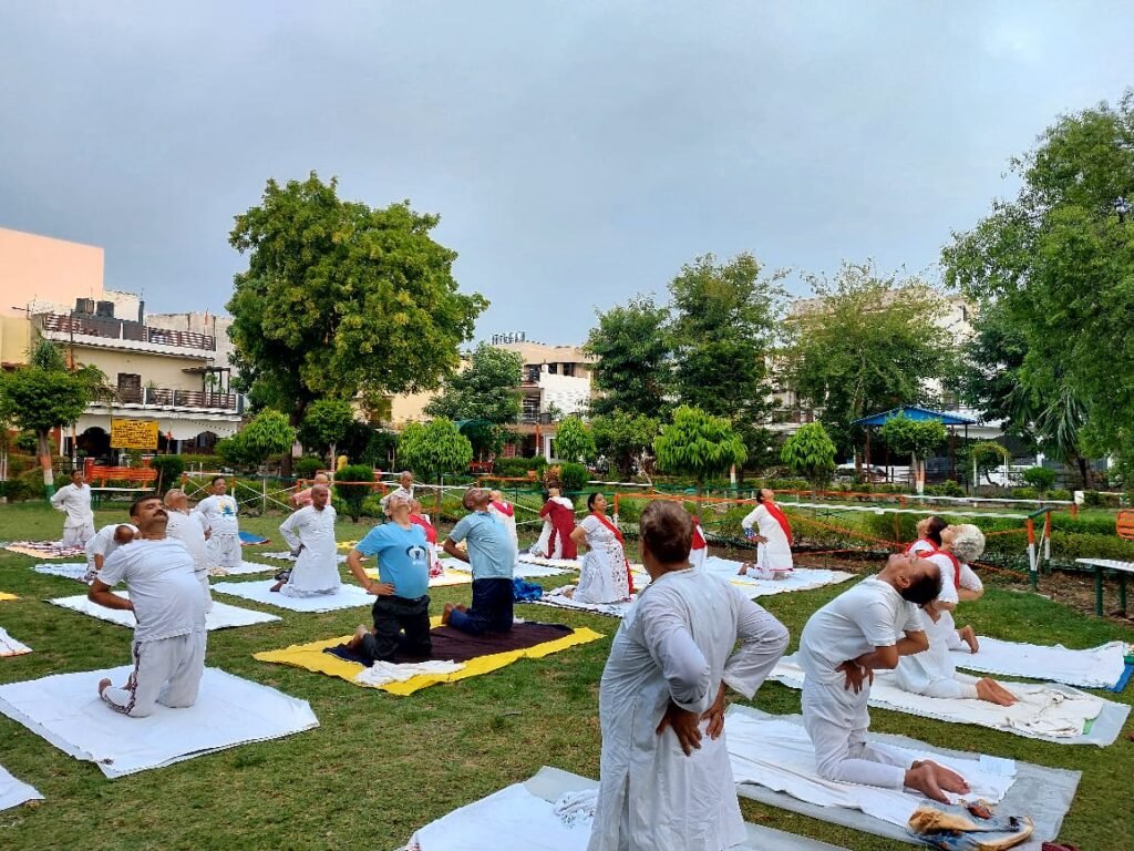 अंतर्राष्ट्रीय योग दिवस के अवसर पर लखनऊ में सामूहिक योगाभ्यास का आयोजन