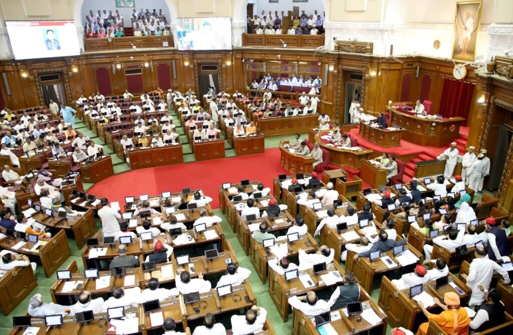 सही निर्णय नहीं लिया तो 2027 में आप ही क्लीन बोल्ड होने वाले हैं चच्चू: सीएम योगी