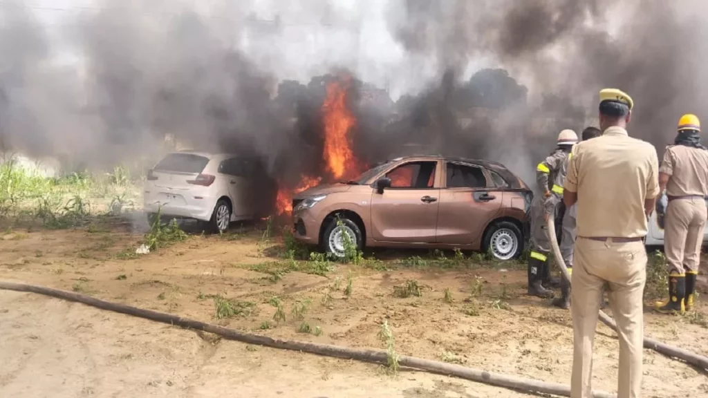 प्रयागराज में हाई टेंशन तार गिरने से लगी आग, करोड़ों की गाड़ियां जलकर हुई खाक