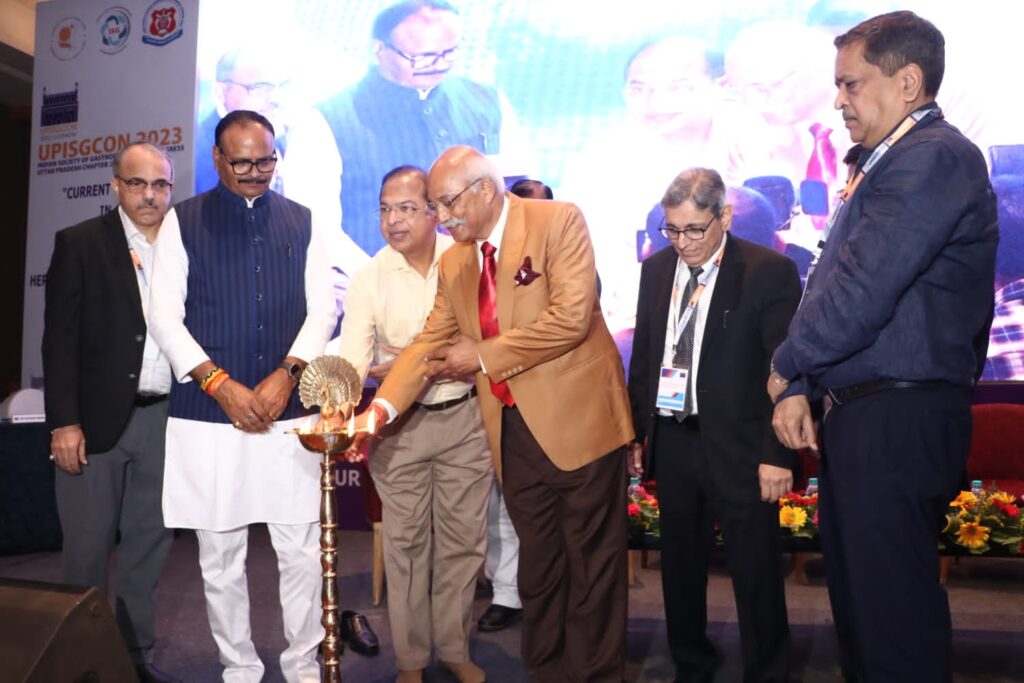उत्तर प्रदेश की राजधानी लखनऊ मे एकत्र हुए देश विदेश के प्रसिद्ध ग्रेस्टोइंटरलोजी चिकित्सकों का संगम - जे पी सिंह