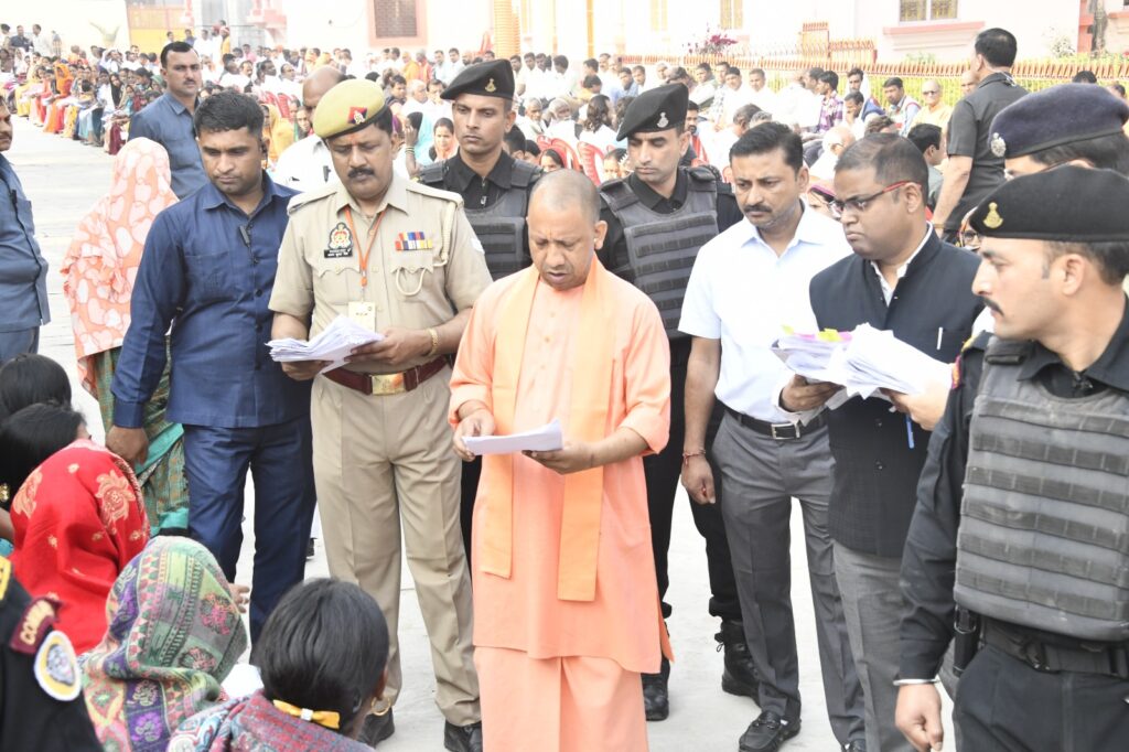 जनता की समस्याओं पर संवेदनशीलता से दें ध्यान, कराएं संतुष्टिपरक समाधान : सीएम
