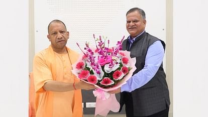 मनोज कुमार सिंह बने उत्तर प्रदेश के स्थाई मुख्य सचिव: क्या यह नई शुरुआत है या पुराने विवादों का अंत?