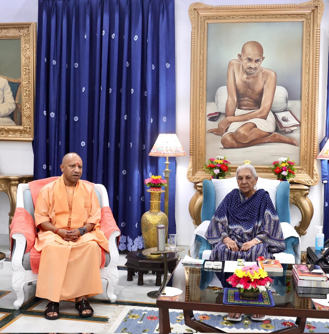 राज्यपाल आनंदीबेन पटेल से मिले सीएम योगी, विपक्ष की अफवाहों को किया खारिज