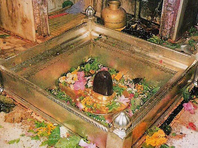 शाम छह बजे तक ढाई लाख भक्तों ने किए बाबा के दर्शन