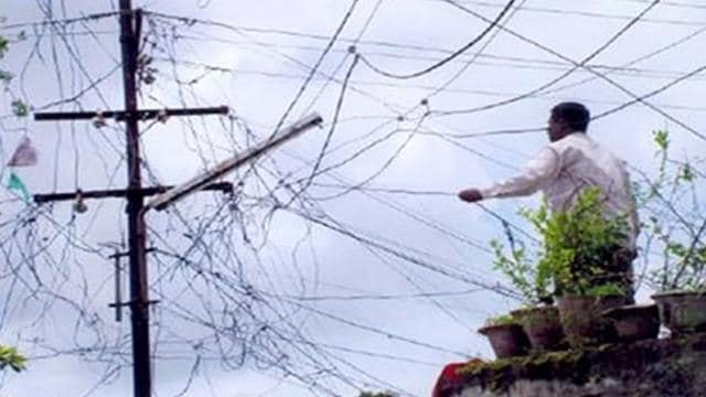 जेई निलंबित, दो संविदा कर्मी कार्यमुक्त: डेयरी को चोरी से बिजली आपूर्ति का मामला