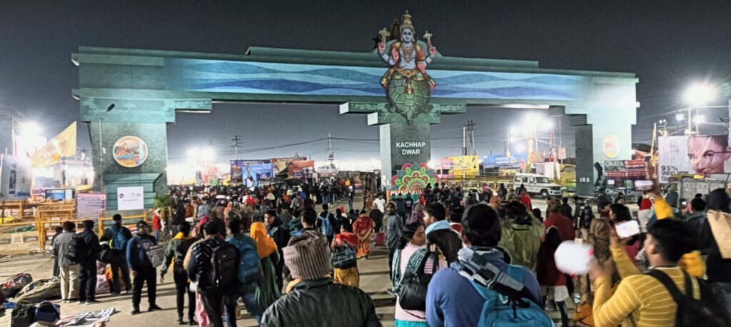 मौनी अमावस्या पर पुण्य का संयोग, श्रद्धालुओं ने किए तर्पण और दान