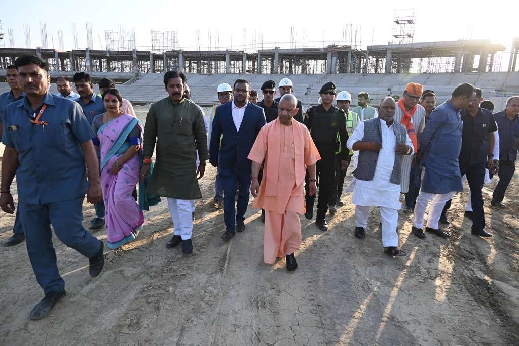 मुख्यमंत्री ने किया वाराणसी के अंतरराष्ट्रीय क्रिकेट स्टेडियम का निरीक्षण, निर्माण कार्य समय पर पूरा करने के दिये निर्देश