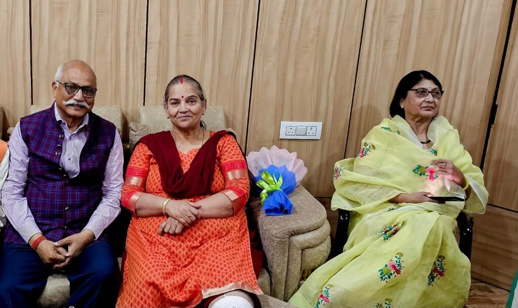 महापौर सुषमा खर्कवाल से मिलने पहुंचे राष्ट्रीय सनातन महासंघ के अध्यक्ष जितेंद्र प्रताप सिंह