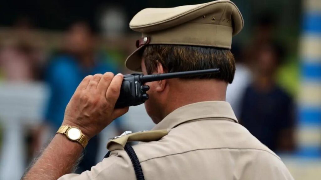 मछलीशहर पुलिस की बड़ी सफलता, वांछित अभियुक्त गिरफ्तार — चोरी का मोबाइल व पीली धातु के जेवरात बरामद