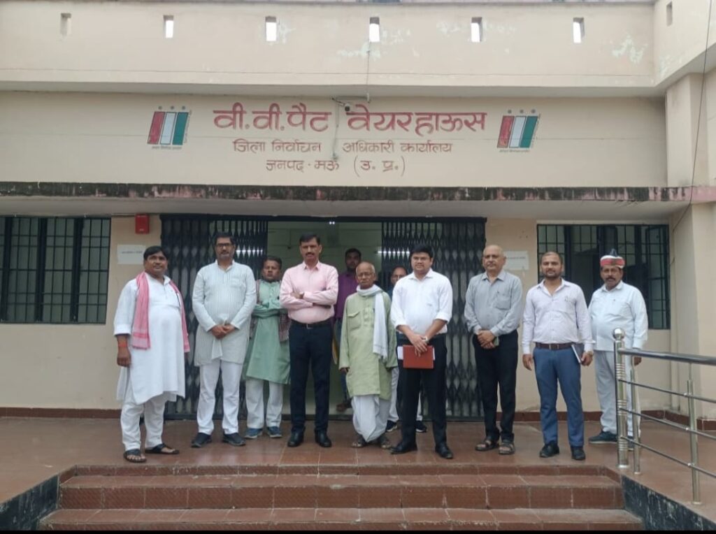 राजनीतिक दलों के प्रतिनिधियों की उपस्थिति में जिलाधिकारी ने किया ईवीएम/वीवीपैट वेयरहाउस का निरीक्षण