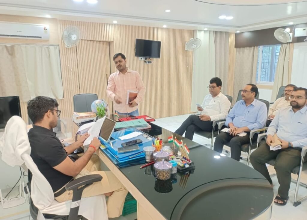 मिशन शक्ति फेज 5.0 की सफलता हेतु मुख्य विकास अधिकारी ने अधिकारियों संग की बैठक