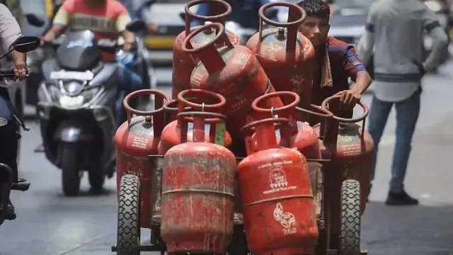 प्रदेश में एलपीजी आपूर्ति को लेकर मुख्यमंत्री सख्त : कृत्रिम कमी और कालाबाजारी पर होगी कठोर कार्रवाई