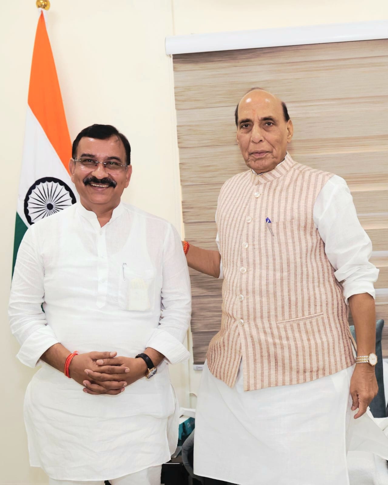 दिल्ली में रक्षामंत्री राजनाथ सिंह से भाजपा लखनऊ महानगर अध्यक्ष आनंद द्विवेदी की शिष्टाचार भेंट