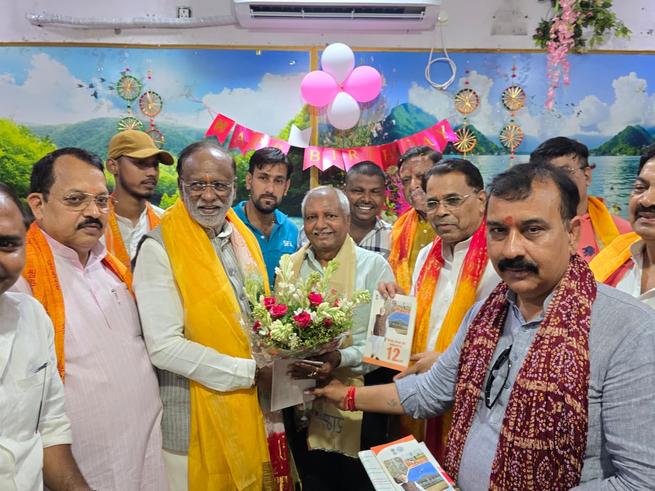 वरिष्ठजनों के द्वार पहुंचा भाजपा का जनसंपर्क अभियान, डॉ. के. लक्ष्मण और आनंद द्विवेदी ने साझा की मोदी सरकार के 12 वर्षों की विकासगाथा