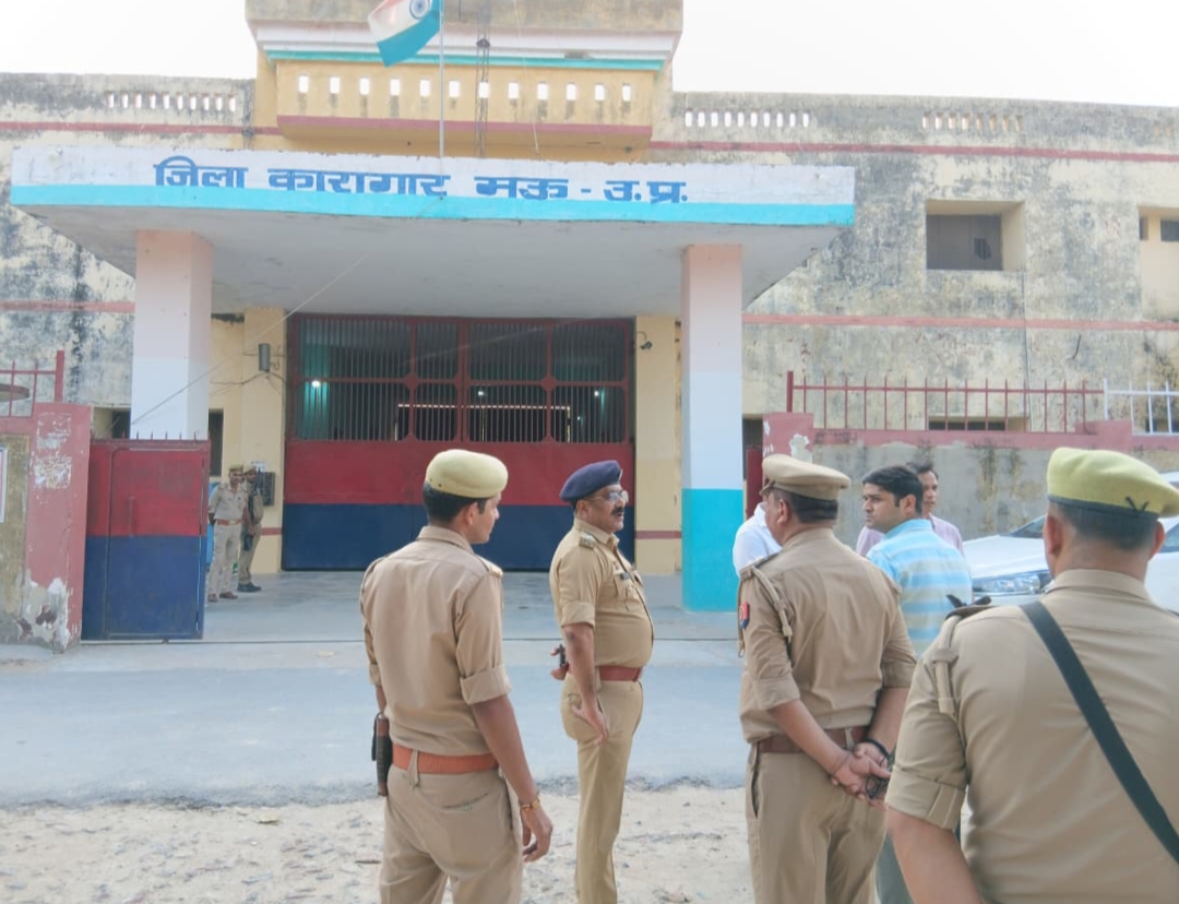 जिला कारागार में जिलाधिकारी और पुलिस अधीक्षक का औचक निरीक्षण, सुरक्षा से लेकर भोजन व्यवस्था तक की हुई गहन पड़ताल