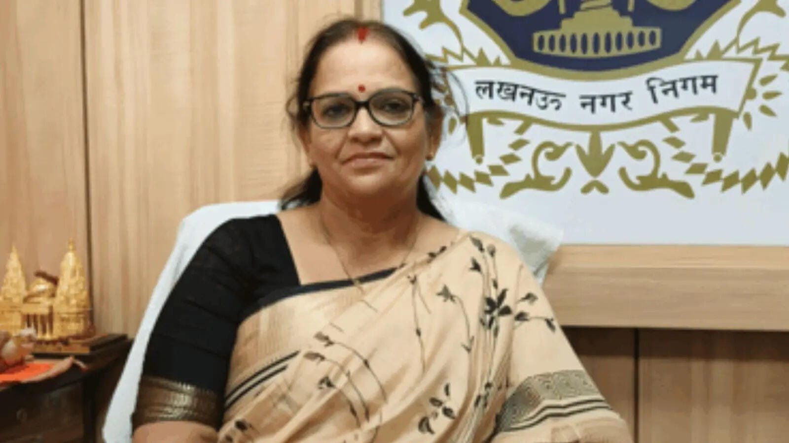 लखनऊ नगर निगम में सियासी भूचाल: भाजपा के 32 पार्षदों ने अपनी ही महापौर के विरुद्ध खोला मोर्चा, प्रदेश नेतृत्व से की हस्तक्षेप की मांग