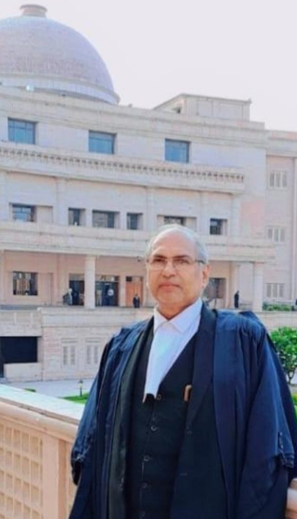 सड़क किनारे कचरे का पहाड़ देख हाईकोर्ट सख्त, नगर निगम को स्थायी समाधान का आदेश